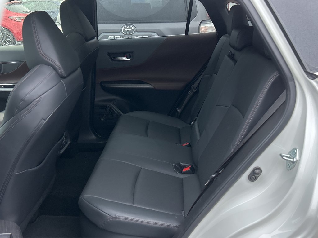 2021 Toyota Venza Limited in Niagara Falls, Ontario - 14 - w1024h768px