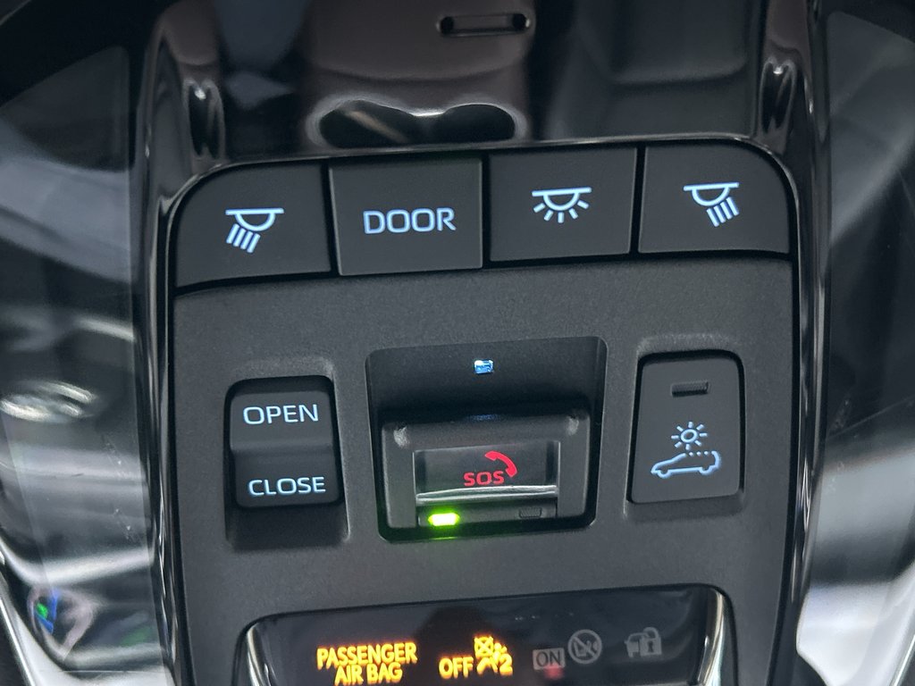 2021 Toyota Venza Limited in Niagara Falls, Ontario - 21 - w1024h768px