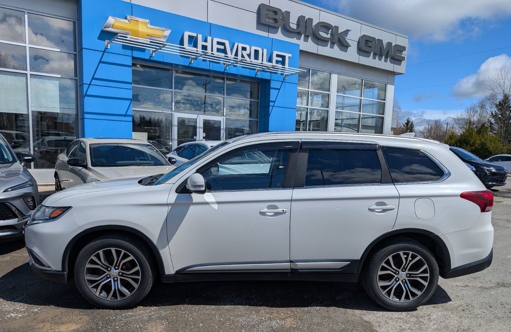 2017 Mitsubishi Outlander ES in Chandler, Quebec - 4 - w1024h768px