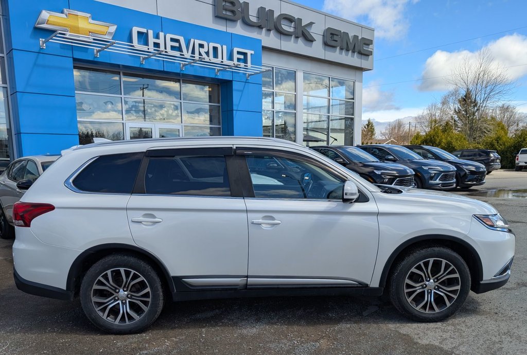 2017 Mitsubishi Outlander ES in Chandler, Quebec - 3 - w1024h768px