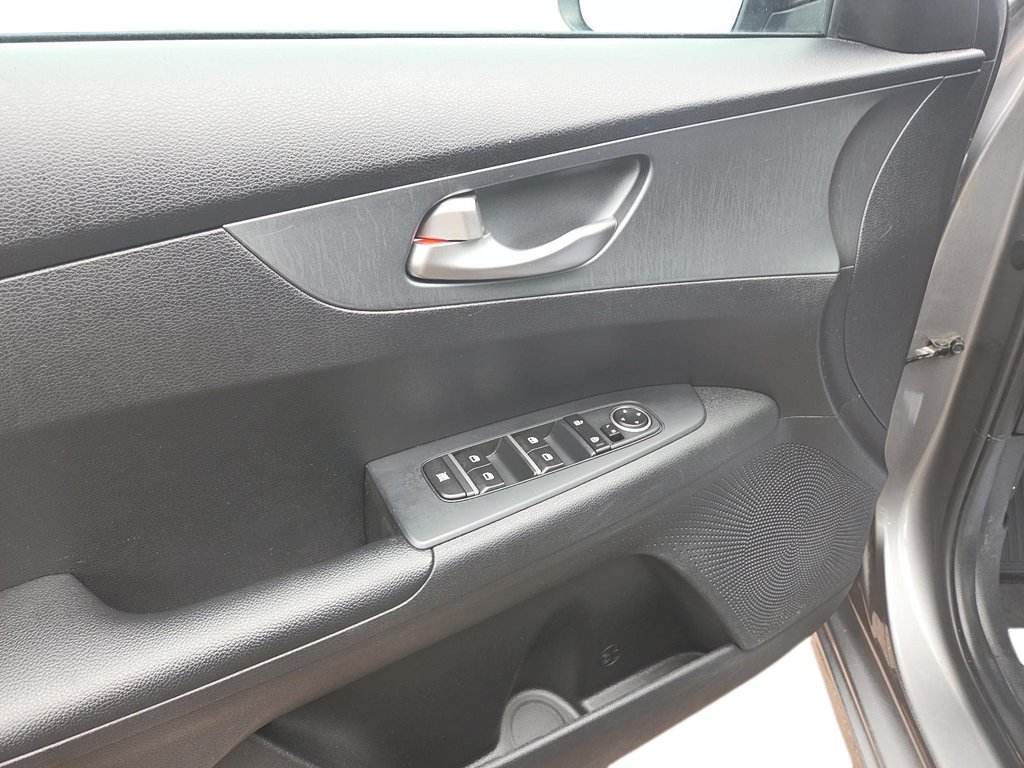 2021 Kia Forte in Sept-Îles, Quebec - 12 - w1024h768px
