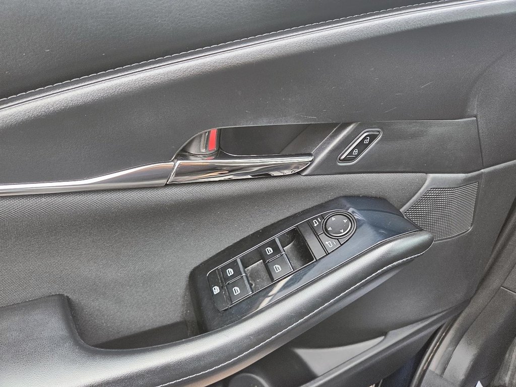 2023 Mazda CX-30 GS in Chicoutimi, Quebec - 12 - w1024h768px