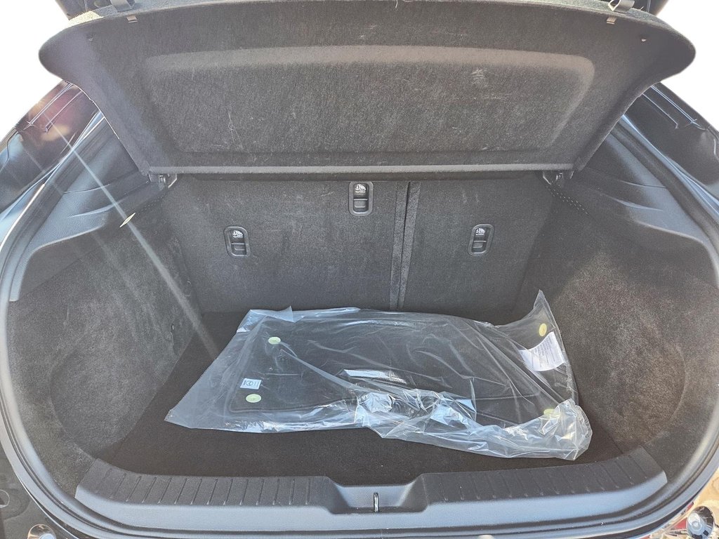 2024 Mazda CX-30 in Baie-Comeau, Quebec - 8 - w1024h768px