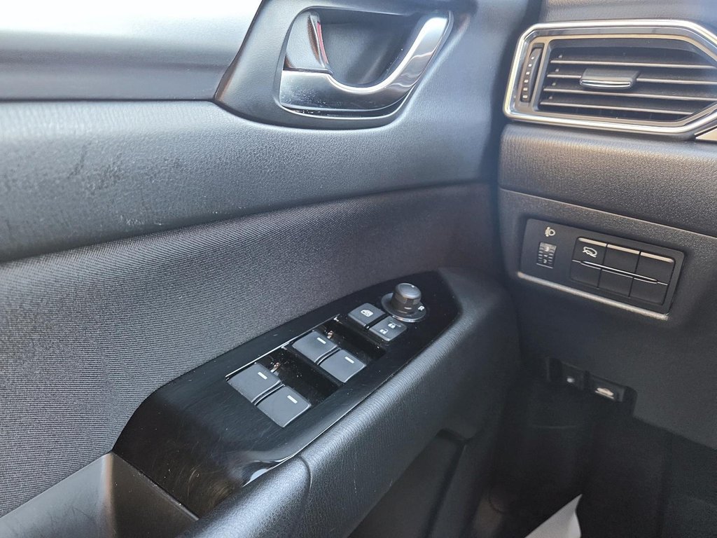 2021 Mazda CX-5 in Sept-Îles, Quebec - 13 - w1024h768px
