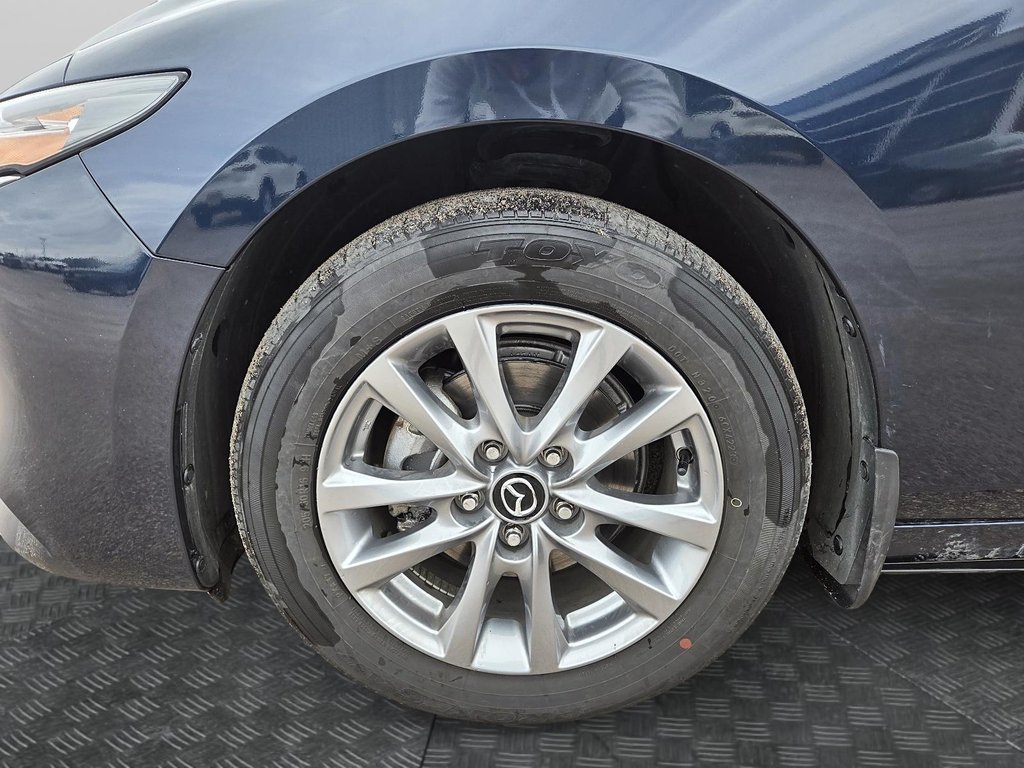 2024 Mazda 3 in Sept-Îles, Quebec - 9 - w1024h768px