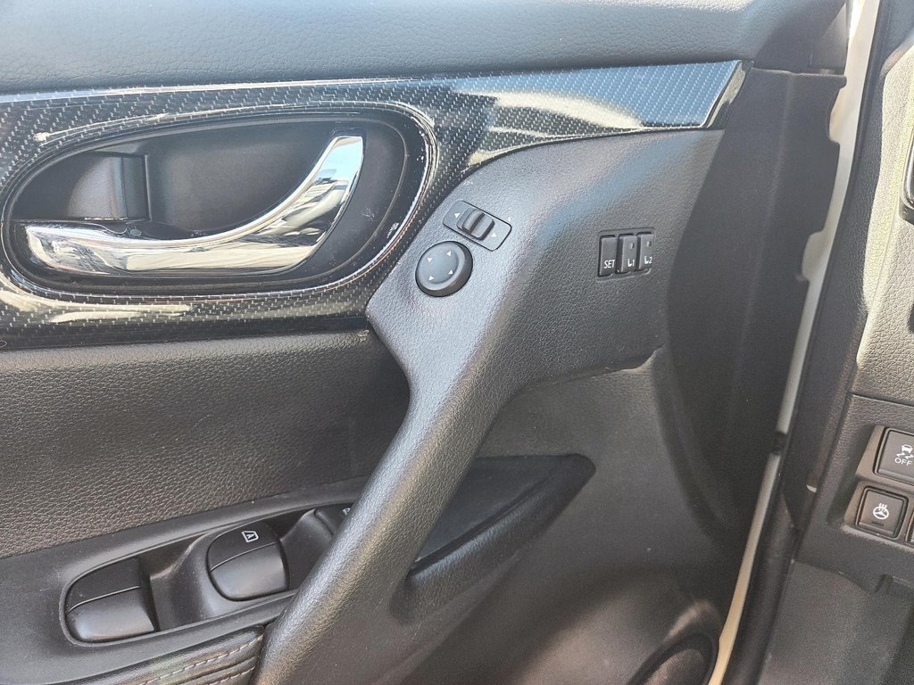 2018 Nissan Rogue in Baie-Comeau, Quebec - 12 - w1024h768px