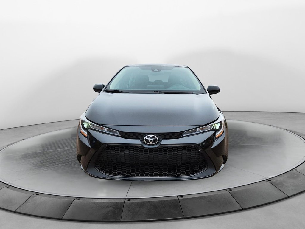 2021 Toyota Corolla in Baie-Comeau, Quebec - 2 - w1024h768px