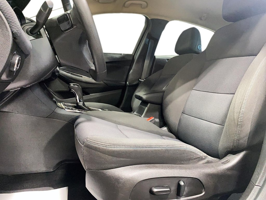 Chevrolet Cruze  2018 à Baie-Comeau, Québec - 9 - w1024h768px