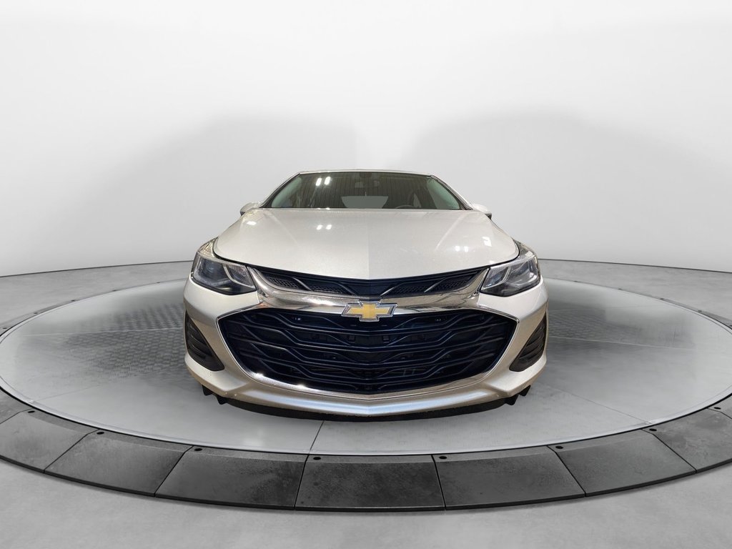 Chevrolet Cruze  2019 à Jonquière, Québec - 2 - w1024h768px