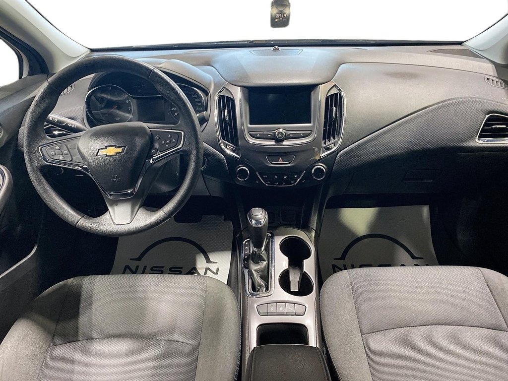 Chevrolet Cruze  2019 à Jonquière, Québec - 10 - w1024h768px