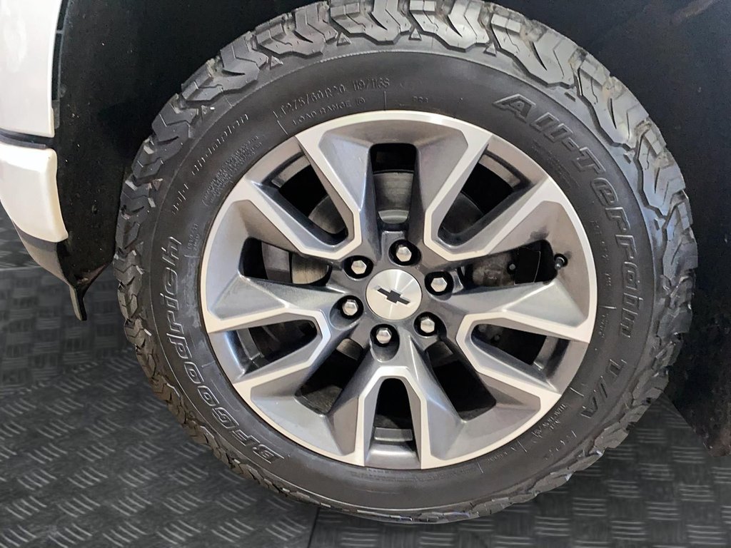 2022 Chevrolet Silverado 1500 LTD in Sept-Îles, Quebec - 6 - w1024h768px