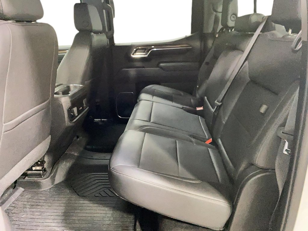2022 Chevrolet Silverado 1500 in Baie-Comeau, Quebec - 7 - w1024h768px