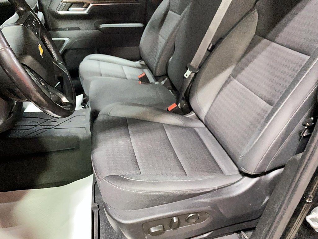 Chevrolet Silverado 1500  2022 à Jonquière, Québec - 9 - w1024h768px