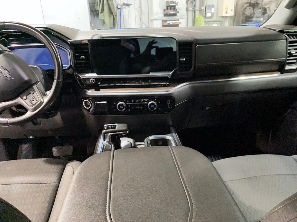 2023 Chevrolet Silverado 1500 in Jonquière, Quebec - 8 - w1024h768px