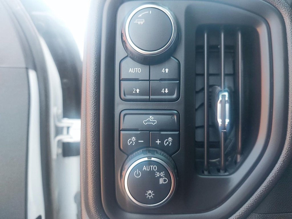 2024 Chevrolet Silverado 1500 in Jonquière, Quebec - 16 - w1024h768px