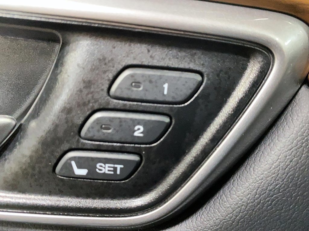 2019 Honda CR-V Touring in Chicoutimi, Quebec - 17 - w1024h768px