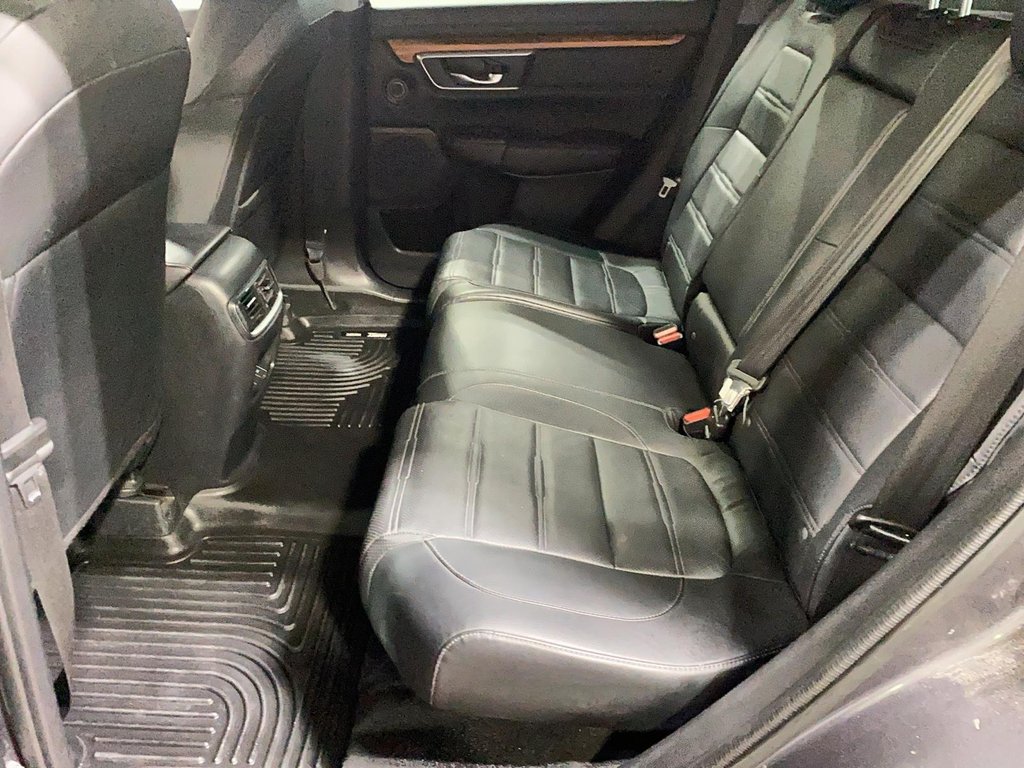 2019 Honda CR-V Touring in Chicoutimi, Quebec - 8 - w1024h768px