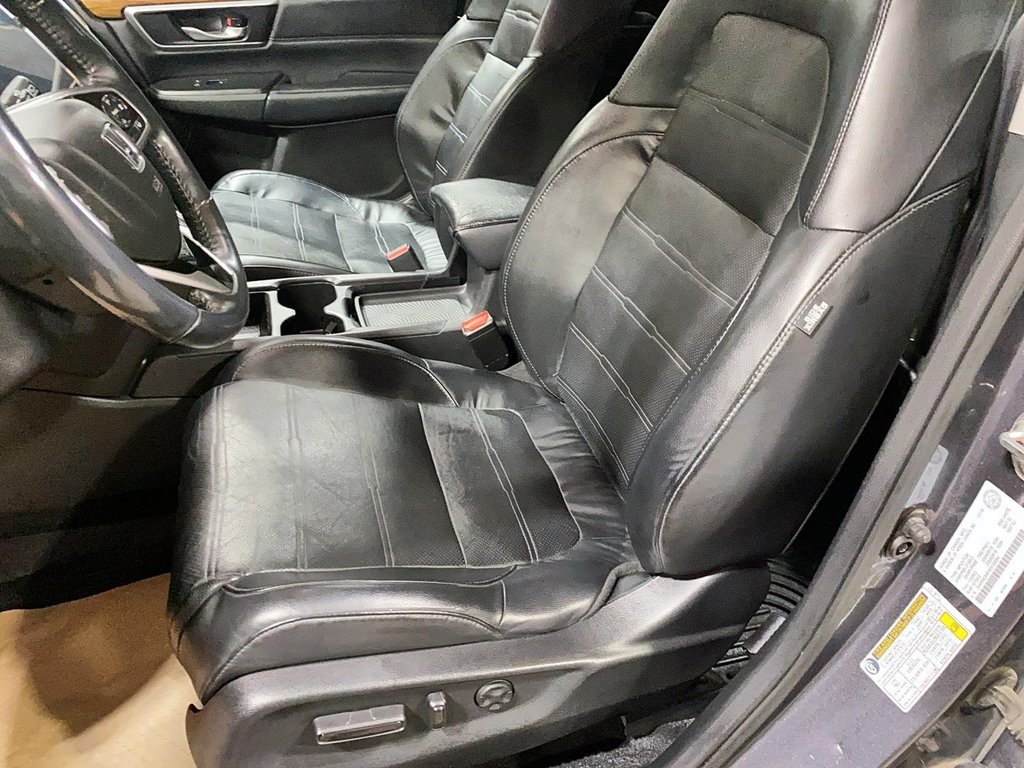 2019 Honda CR-V Touring in Chicoutimi, Quebec - 11 - w1024h768px
