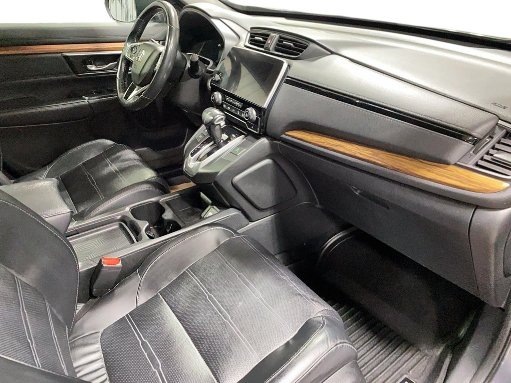 2019 Honda CR-V Touring in Chicoutimi, Quebec - 18 - w1024h768px