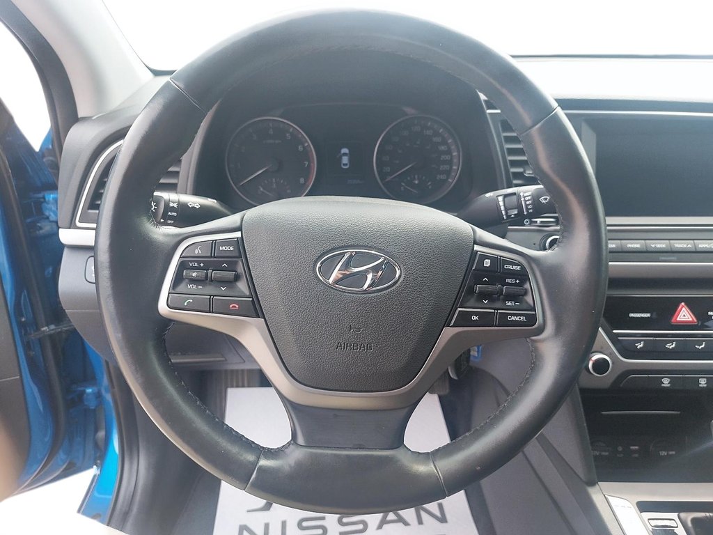 2017 Hyundai Elantra in Sept-Îles, Quebec - 12 - w1024h768px