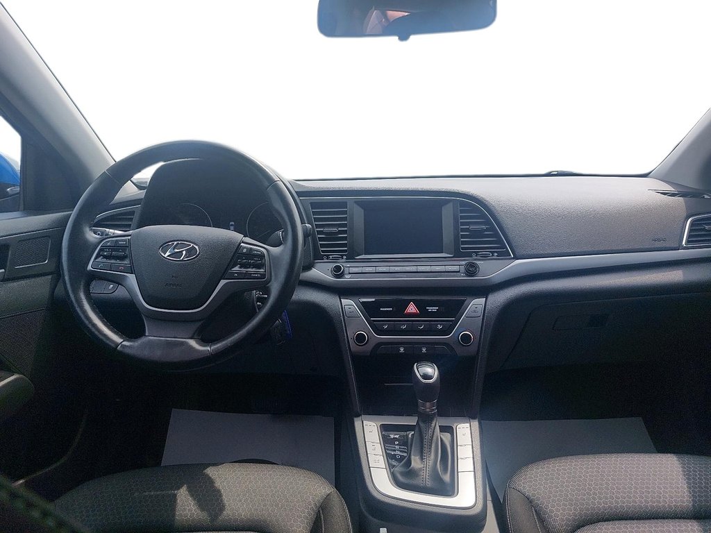 2017 Hyundai Elantra in Sept-Îles, Quebec - 10 - w1024h768px