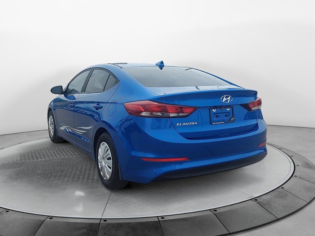 2017 Hyundai Elantra in Sept-Îles, Quebec - 4 - w1024h768px