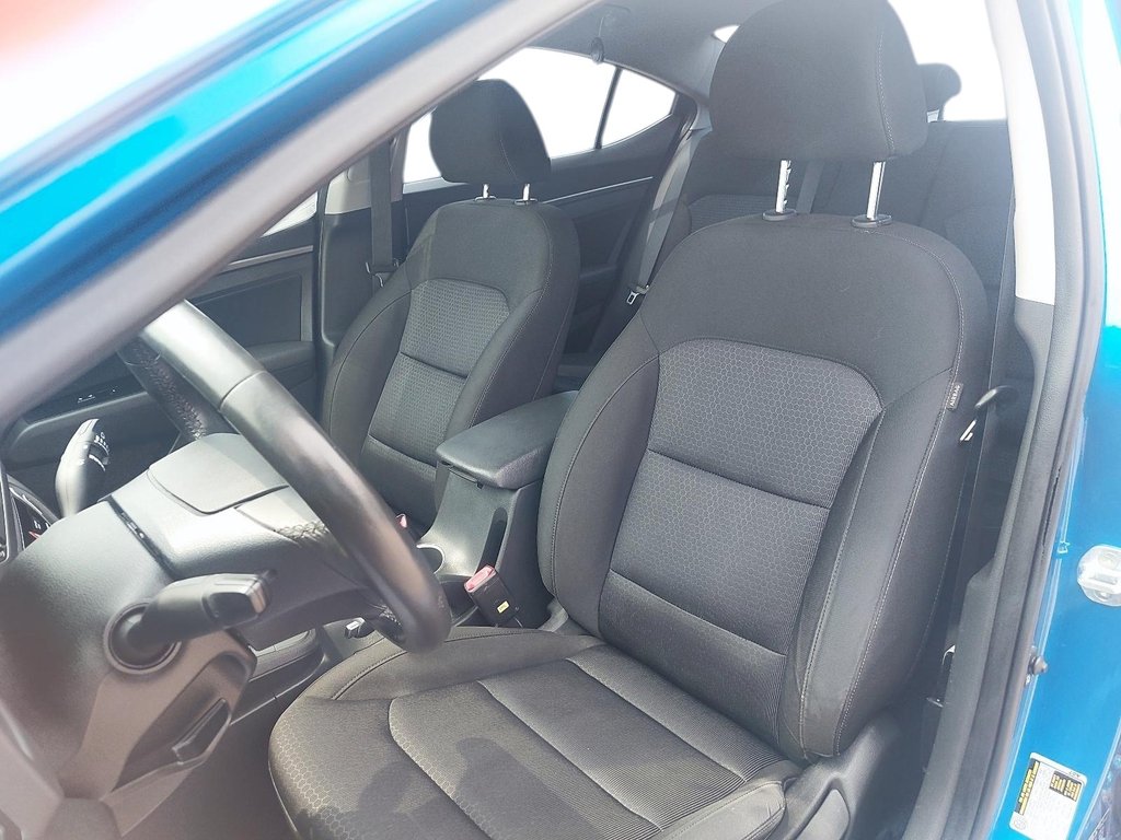 2017 Hyundai Elantra in Sept-Îles, Quebec - 9 - w1024h768px