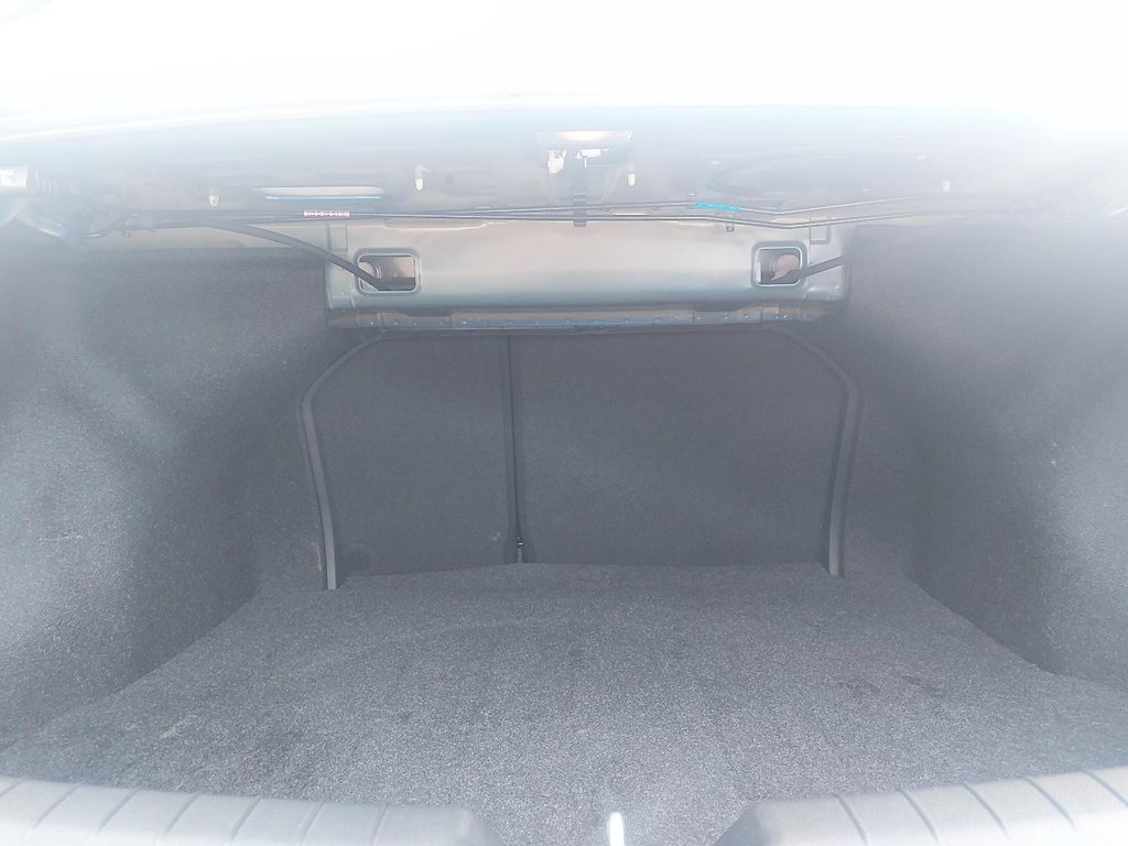 2017 Hyundai Elantra in Sept-Îles, Quebec - 6 - w1024h768px