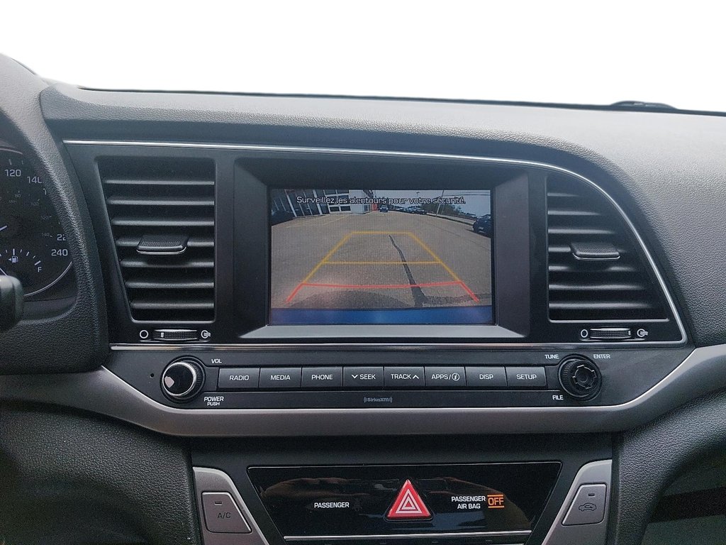 2017 Hyundai Elantra in Sept-Îles, Quebec - 17 - w1024h768px