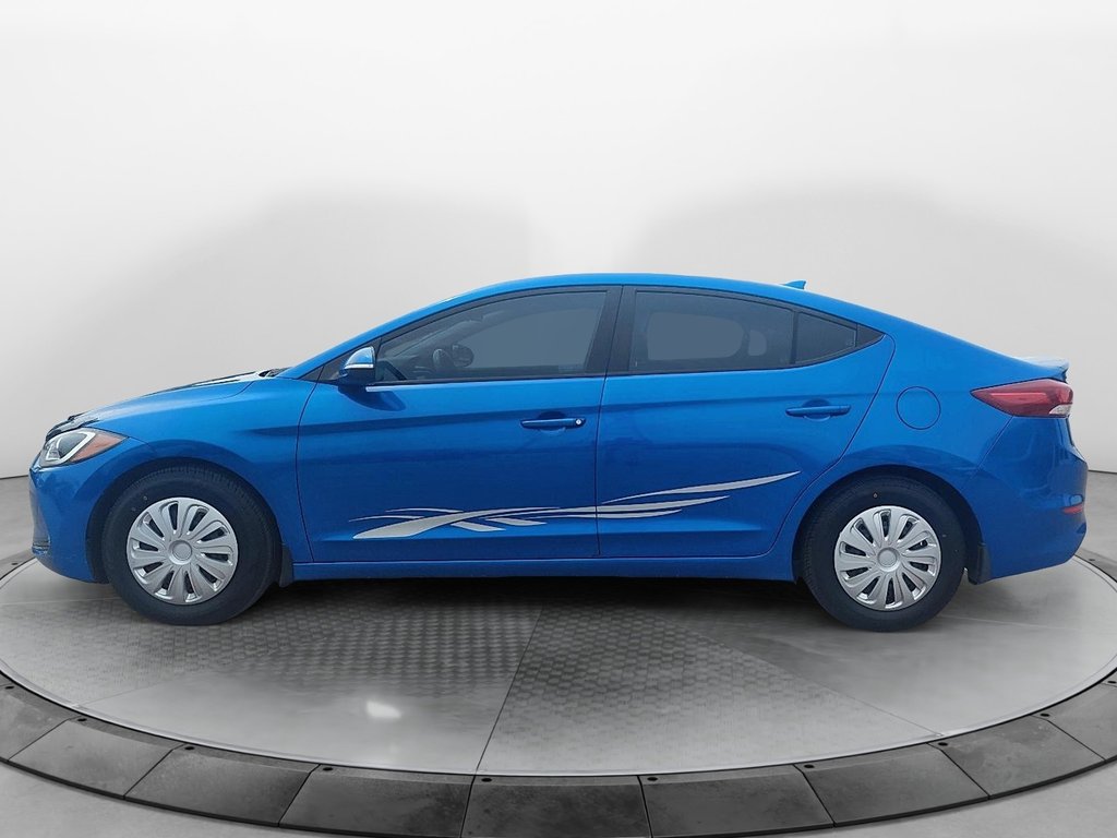 2017 Hyundai Elantra in Sept-Îles, Quebec - 5 - w1024h768px