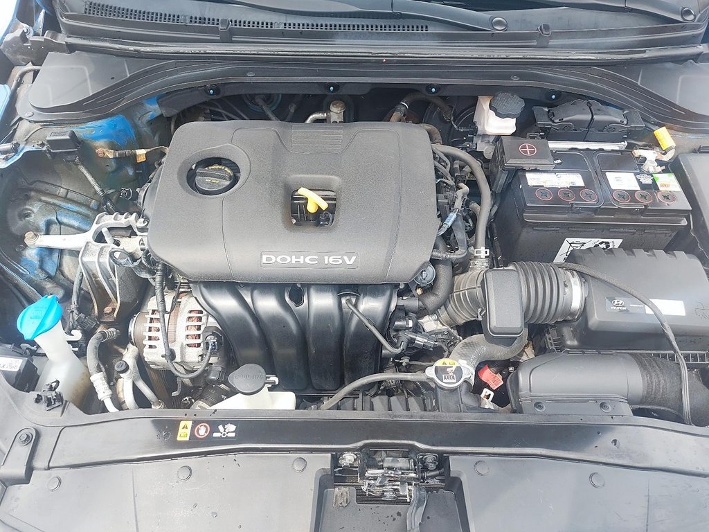 2017 Hyundai Elantra in Sept-Îles, Quebec - 8 - w1024h768px