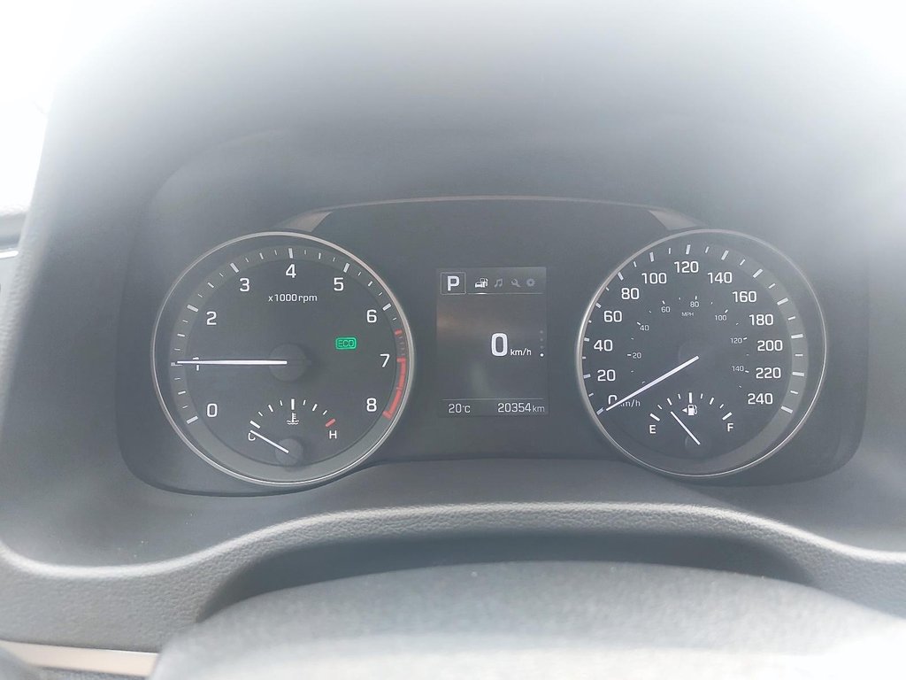 2017 Hyundai Elantra in Sept-Îles, Quebec - 13 - w1024h768px