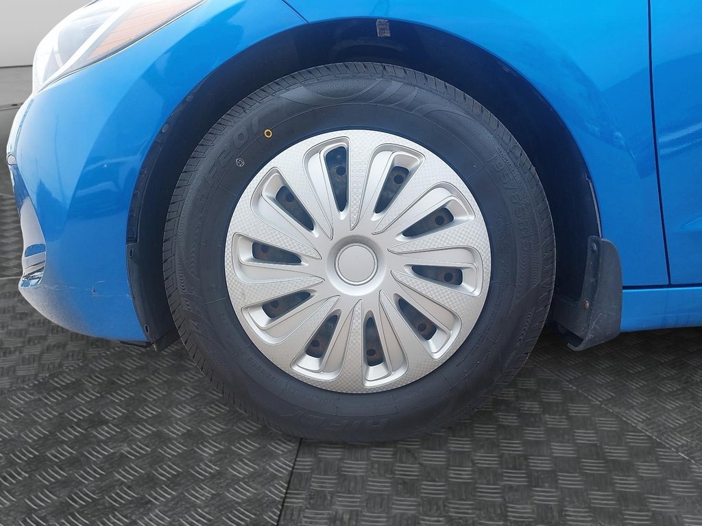2017 Hyundai Elantra in Sept-Îles, Quebec - 7 - w1024h768px