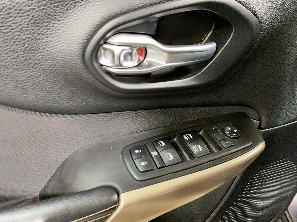 2018 Jeep Cherokee in Sept-Îles, Quebec - 10 - w1024h768px