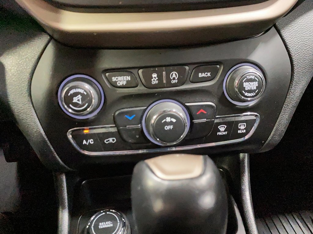 2018 Jeep Cherokee in Sept-Îles, Quebec - 18 - w1024h768px
