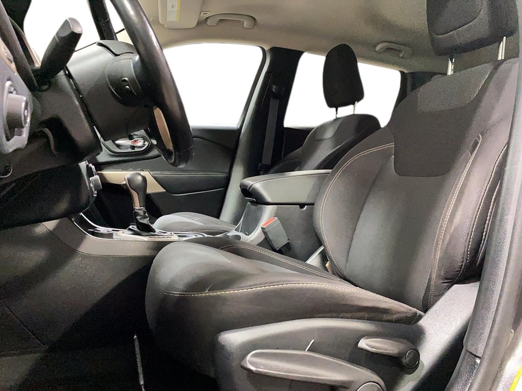 2018 Jeep Cherokee in Sept-Îles, Quebec - 8 - w1024h768px