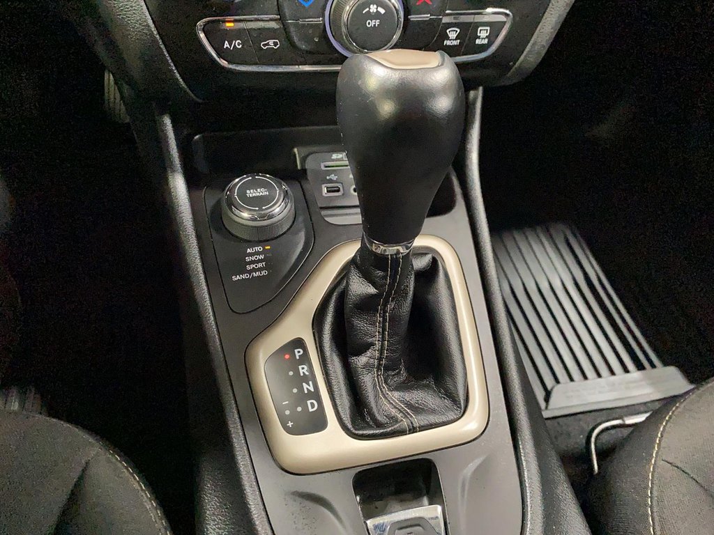 2018 Jeep Cherokee in Sept-Îles, Quebec - 14 - w1024h768px