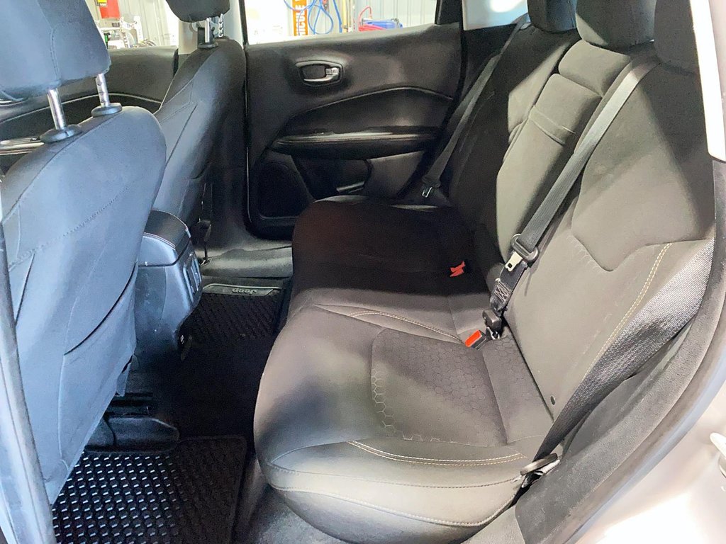 2018 Jeep Compass in Sept-Îles, Quebec - 8 - w1024h768px