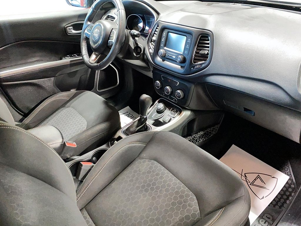 2018 Jeep Compass in Sept-Îles, Quebec - 17 - w1024h768px