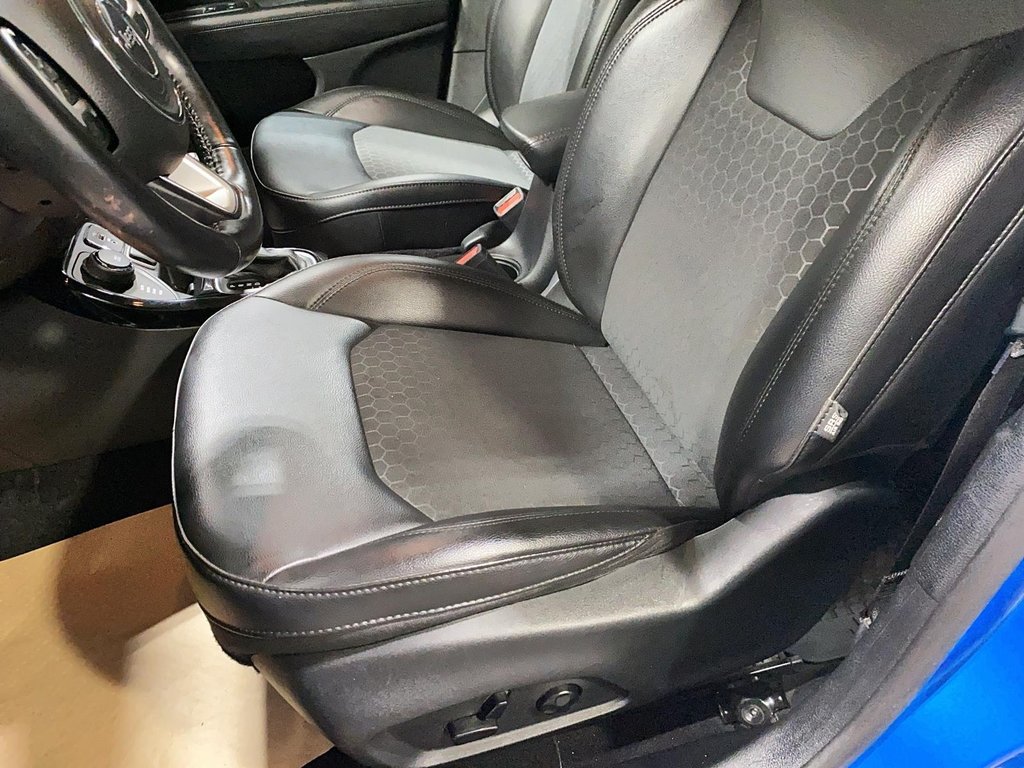2020 Jeep Compass in Sept-Îles, Quebec - 10 - w1024h768px