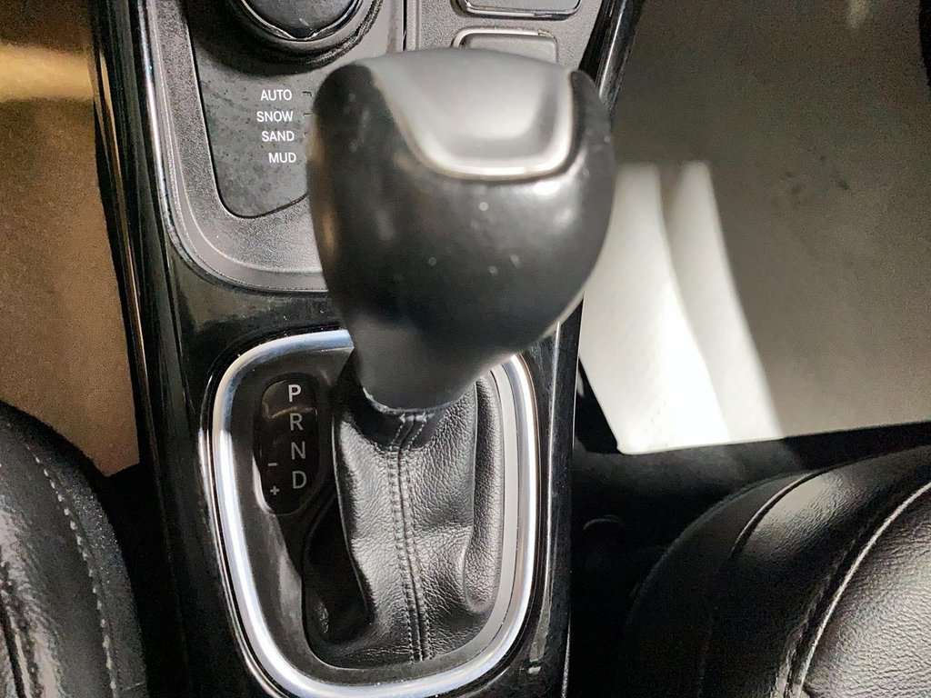 2020 Jeep Compass in Sept-Îles, Quebec - 13 - w1024h768px