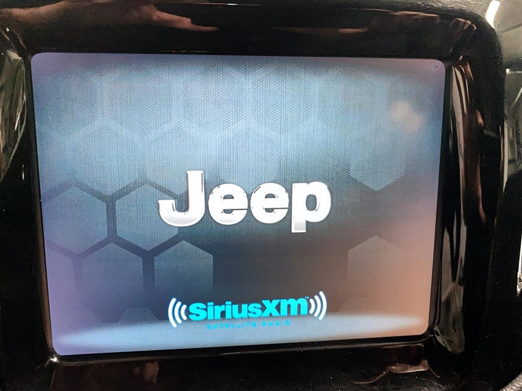 2020 Jeep Compass in Sept-Îles, Quebec - 18 - w1024h768px