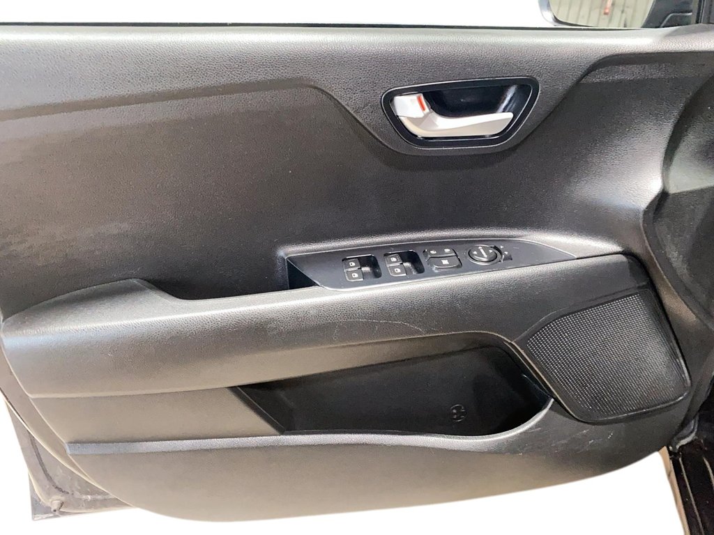 Kia Rio 5-door  2018 à Jonquière, Québec - 11 - w1024h768px