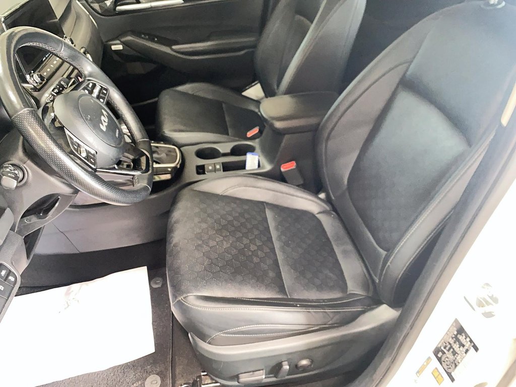Kia Seltos  2023 à Jonquière, Québec - 8 - w1024h768px