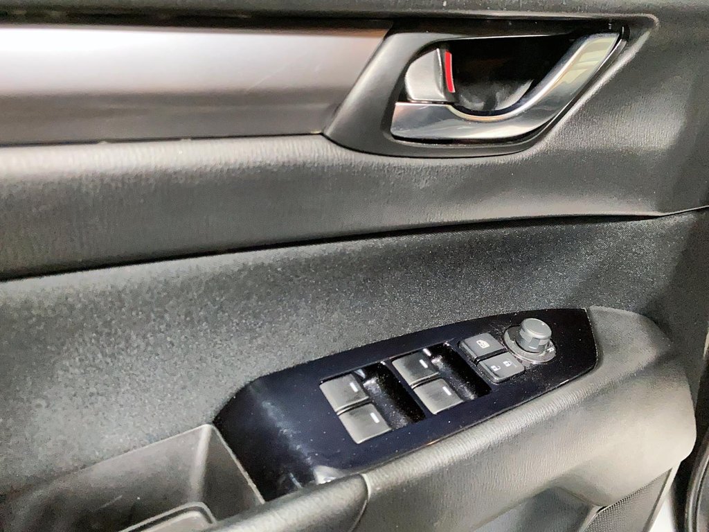 2021 Mazda CX-5 in Jonquière, Quebec - 11 - w1024h768px