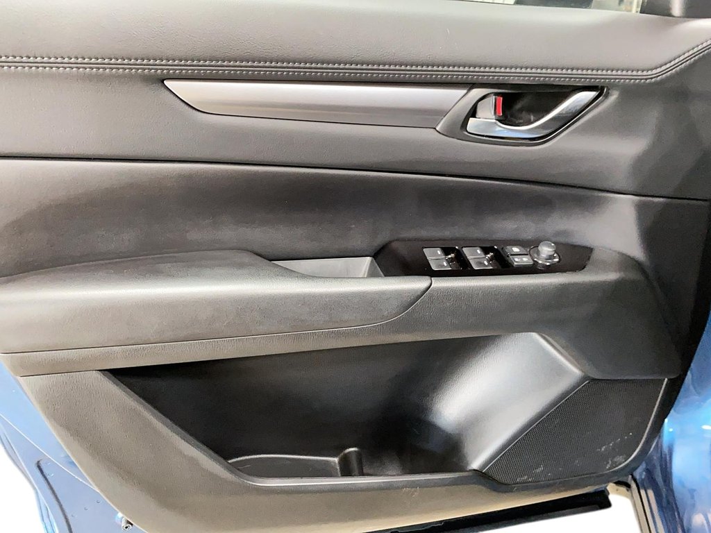 2023 Mazda CX-5 in Baie-Comeau, Quebec - 10 - w1024h768px