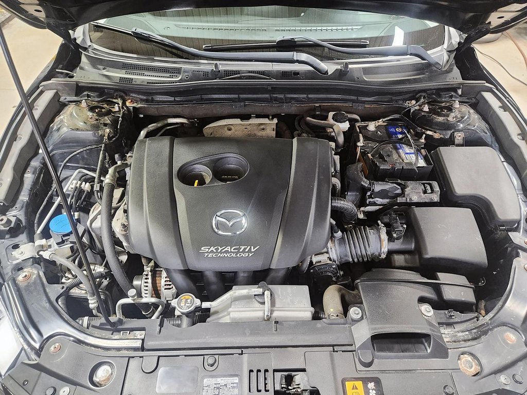 2018 Mazda 3 in Sept-Îles, Quebec - 10 - w1024h768px