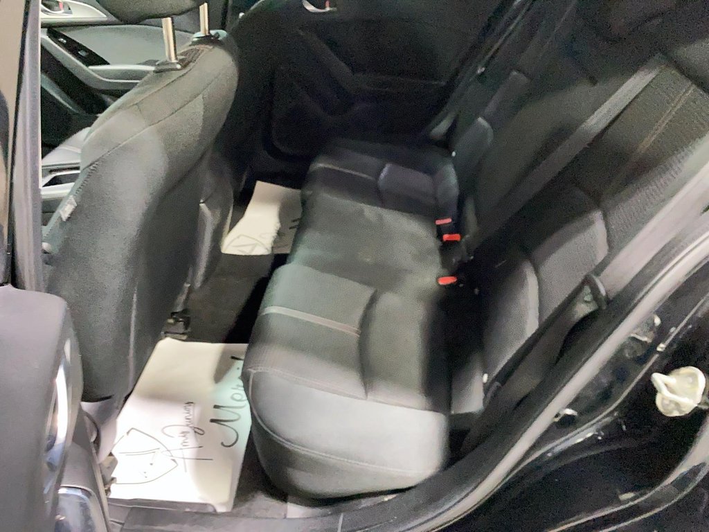 2018 Mazda 3 in Jonquière, Quebec - 8 - w1024h768px