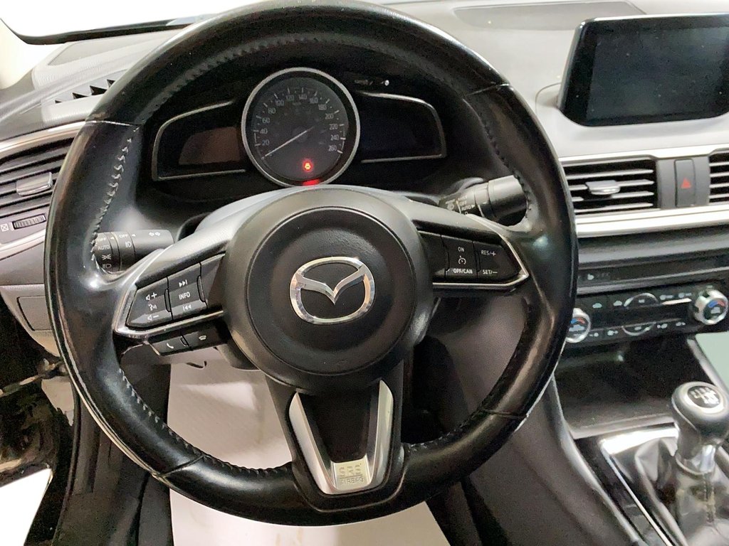 2018 Mazda 3 in Jonquière, Quebec - 12 - w1024h768px