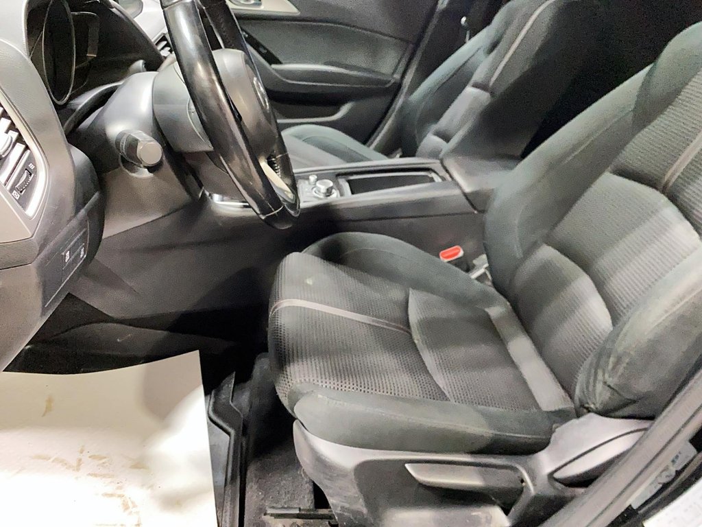 2018 Mazda 3 in Jonquière, Quebec - 10 - w1024h768px